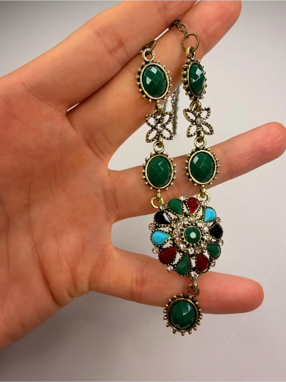 Green and Multi-Color Floral Pendant Necklace